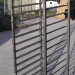 Carrello in acciaio inox con guide vassoio
